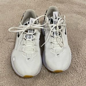 NIKE react escape run